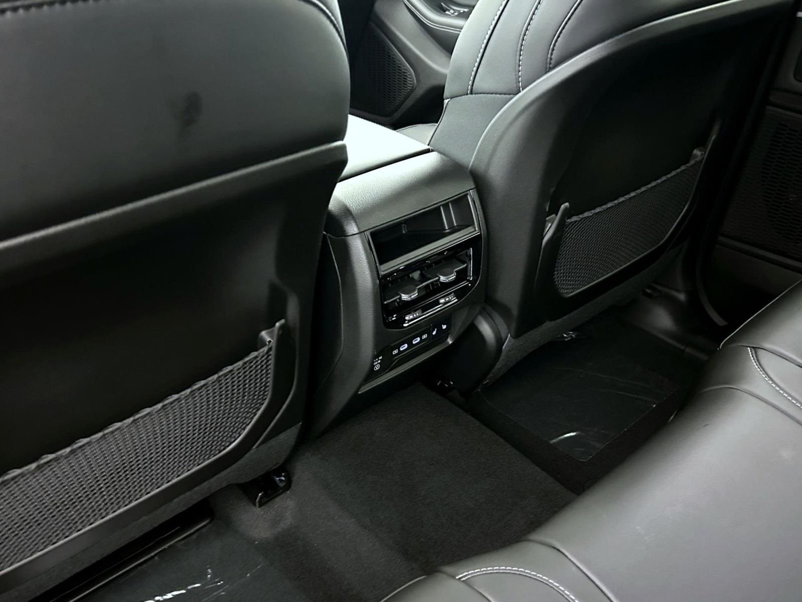 New 2026 Diamond Black Crystal Pearl-Coat Exterior Paint Jeep Limited image 21