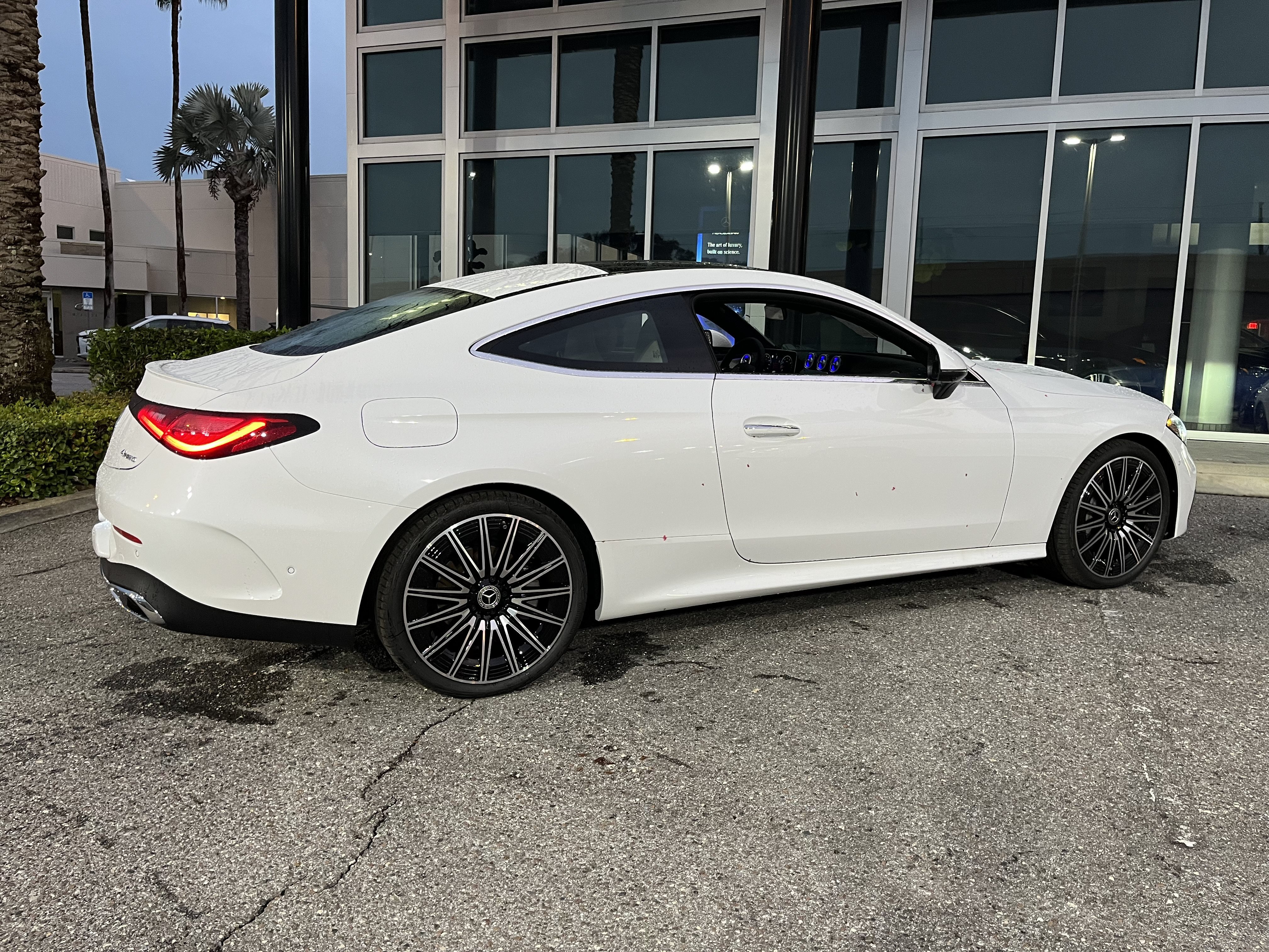 New 2026 MANUFAKTUR Moonlight White Metallic Mercedes-Benz CLE 300 image 7