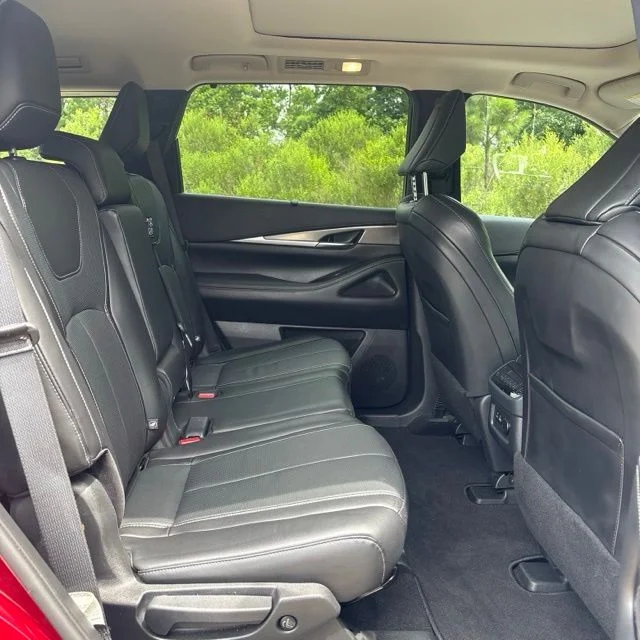 Used 2022 Red INFINITI LUXE image 19