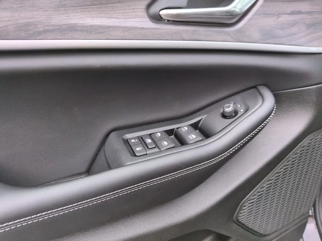New 2026 Black Jeep Altitude image 18