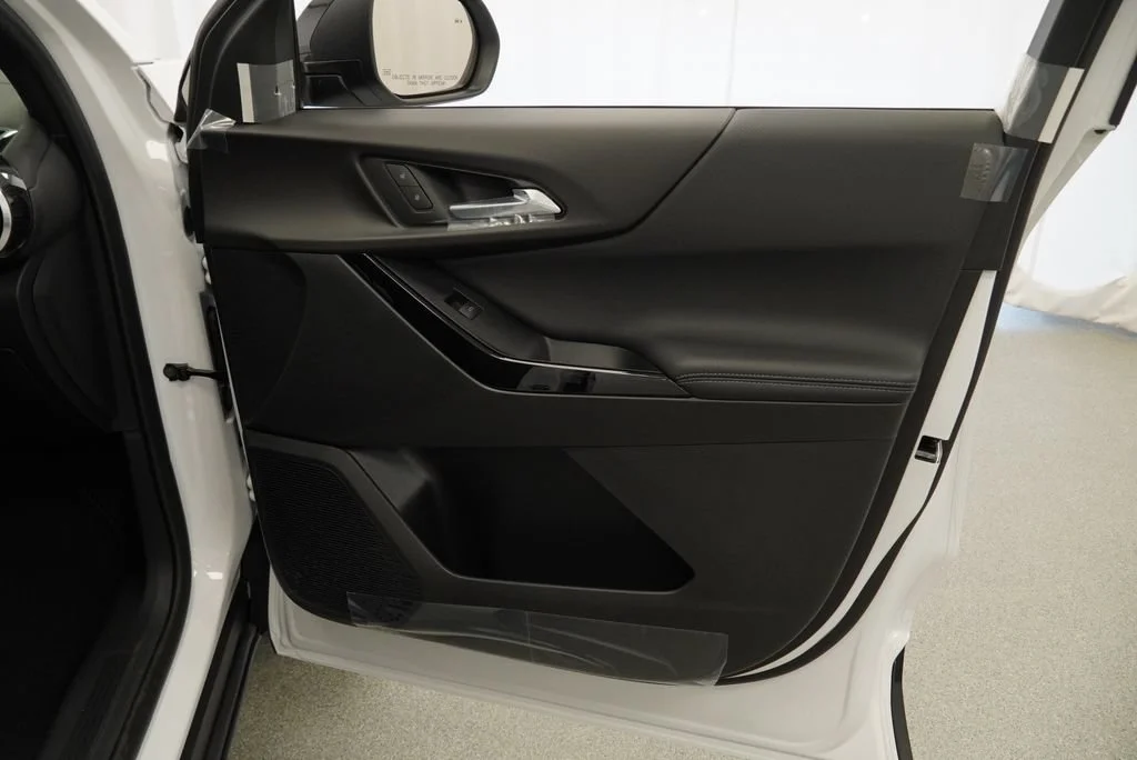 New 2027 Summit White Chevrolet LT image 26
