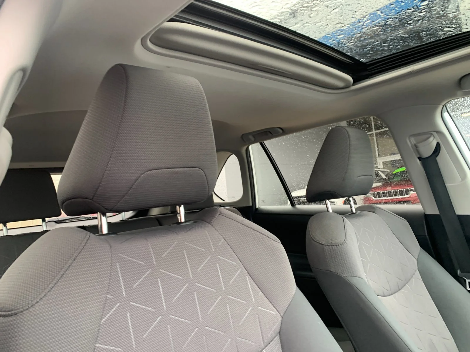Used 2019 White Toyota XLE image 18