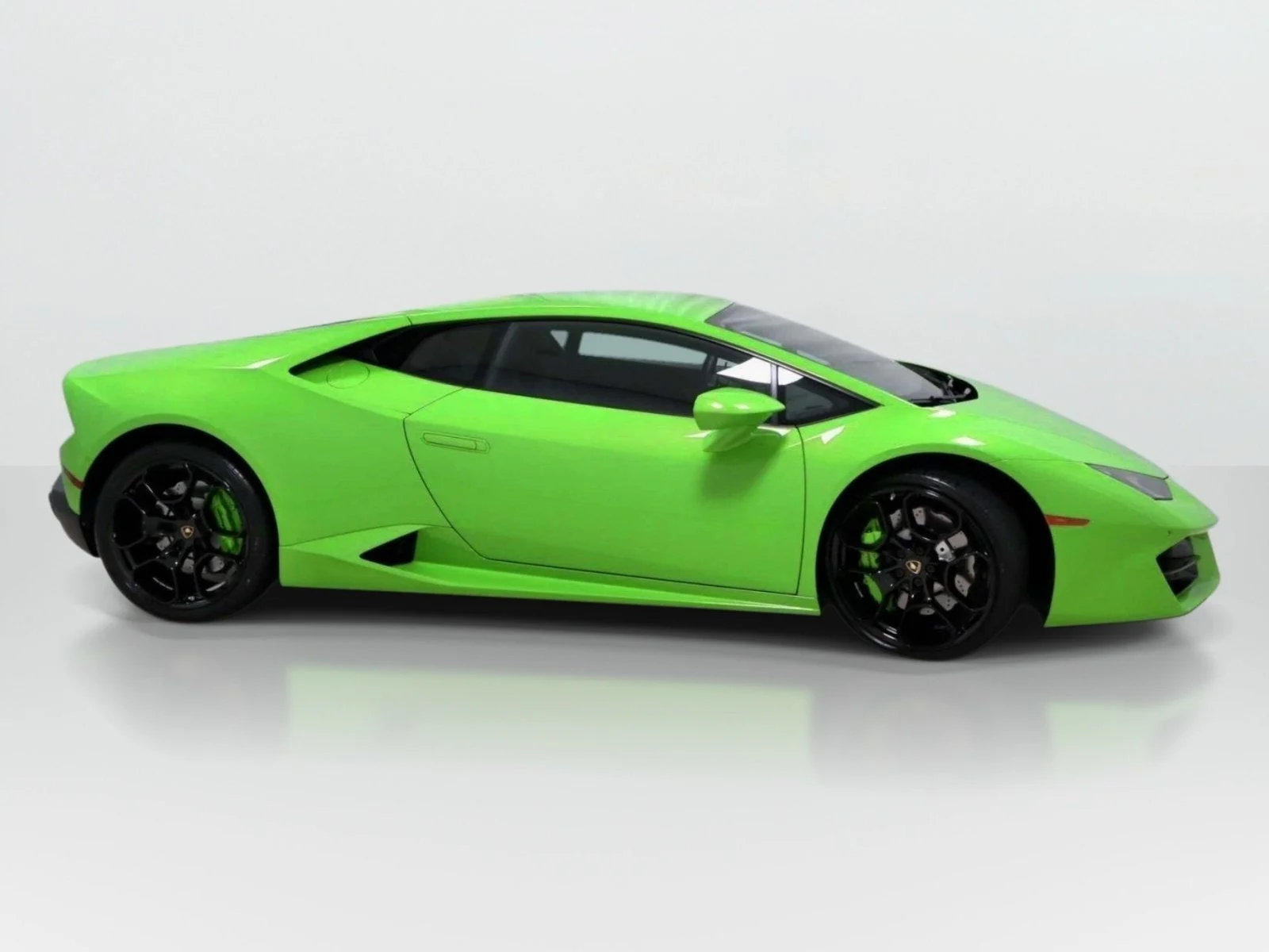 Used 2018 Verde Mantis Pearl Effect Lamborghini  image 6