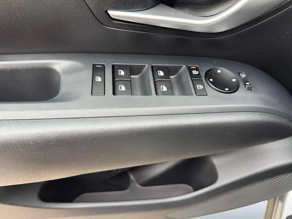 Used 2025 Silver Hyundai SE image 25