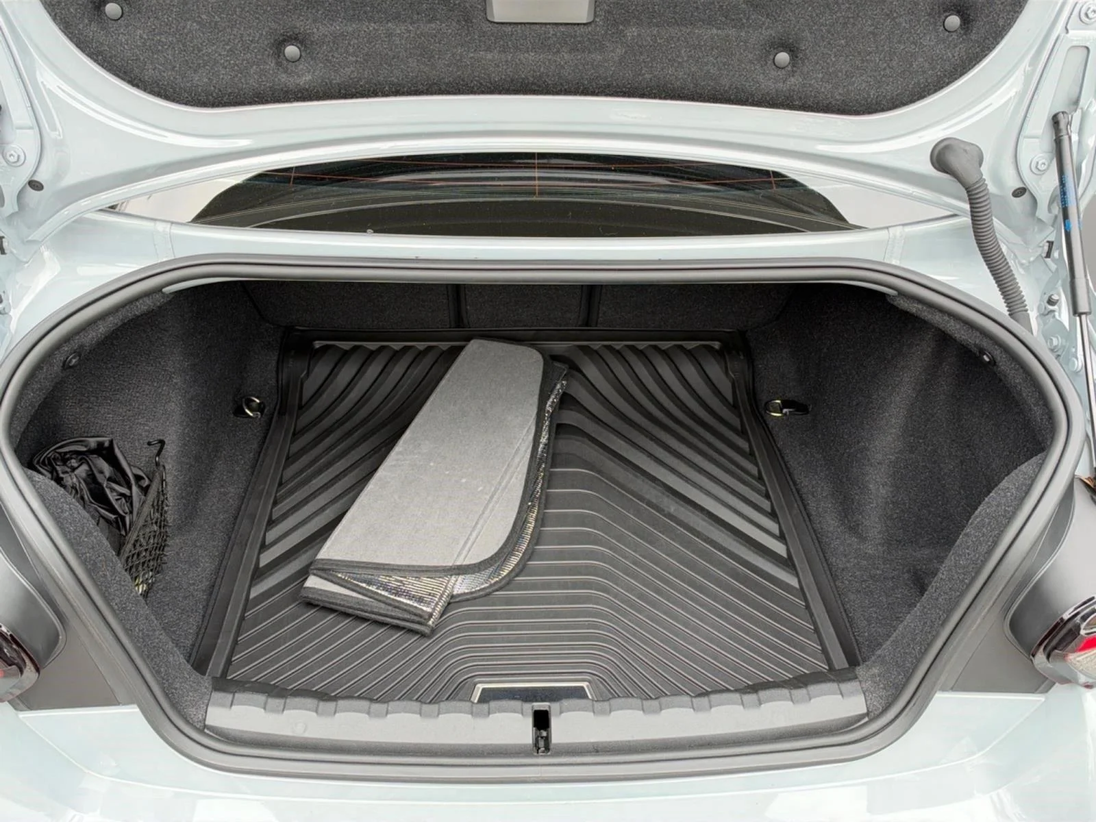 Used 2024 Brooklyn Gray Metallic BMW  image 5