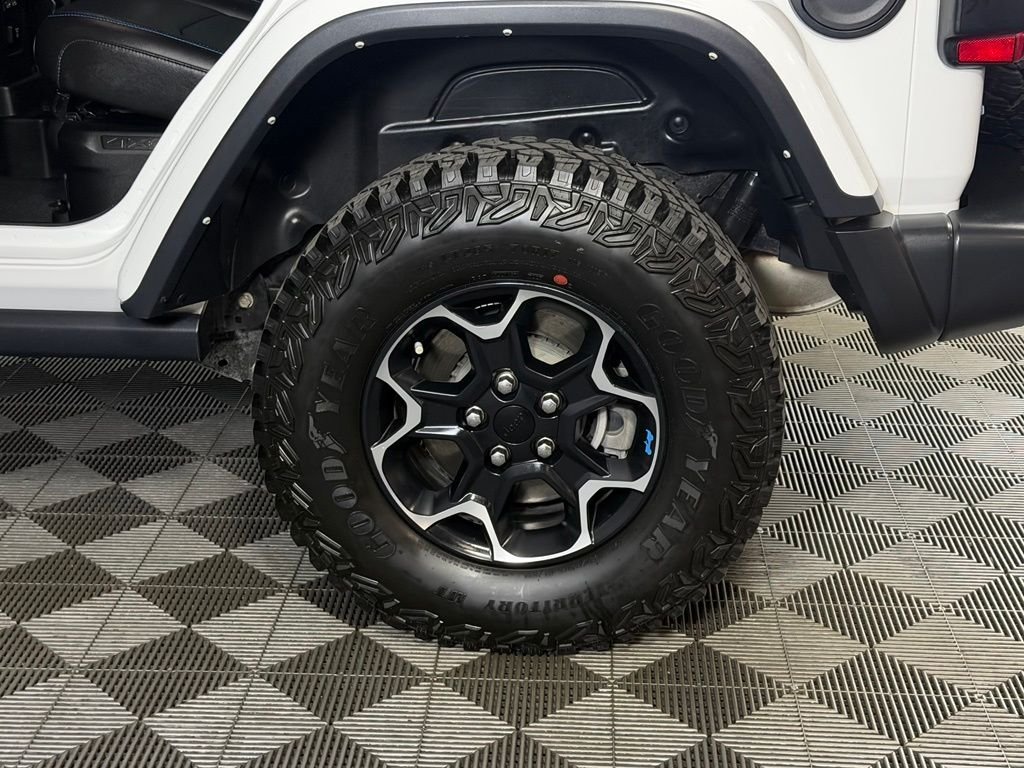 Used 2022 White Jeep Unlimited Rubicon 4xe image 11