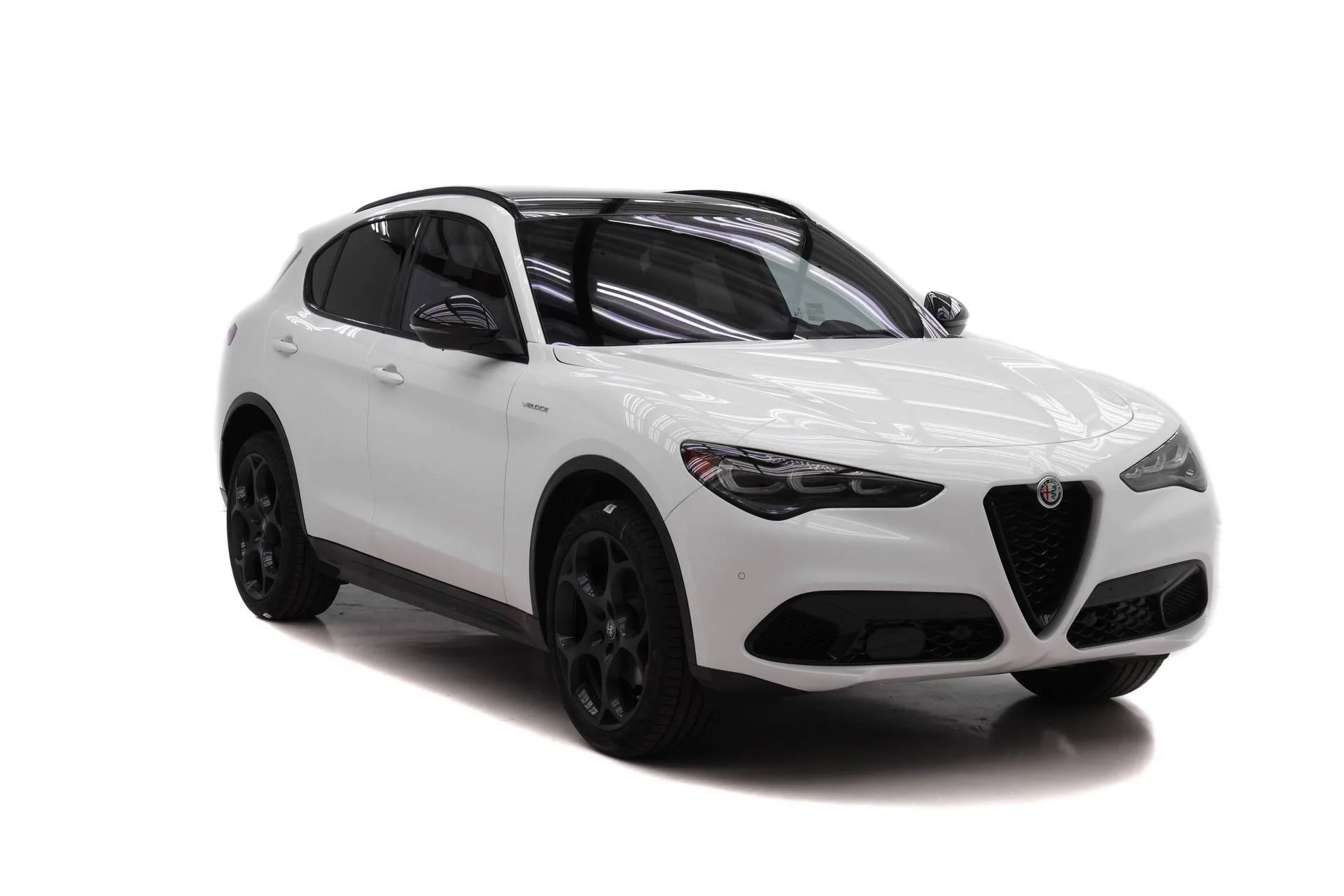 New 2026 Milano White Exterior Paint Alfa Romeo Base image 2