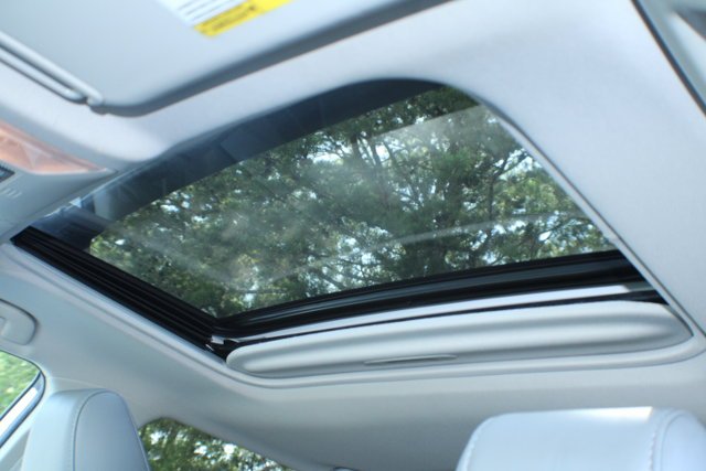Used 2020 Super White Toyota XLE Premium image 7