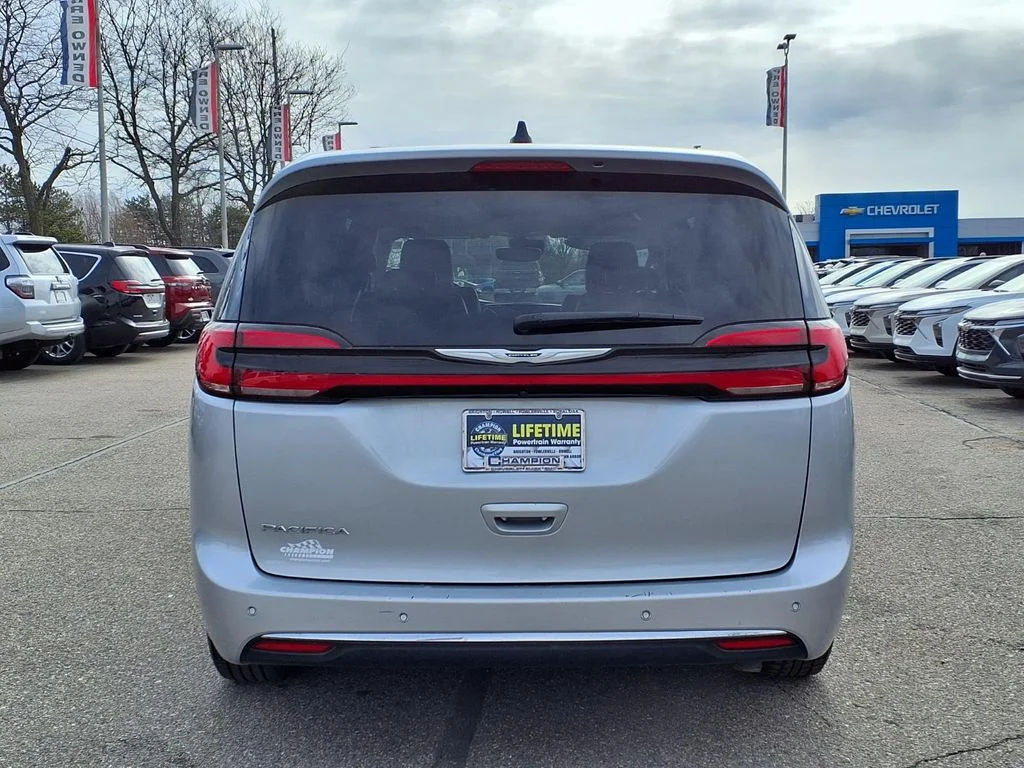 Used 2024 Silver Chrysler Touring L image 6