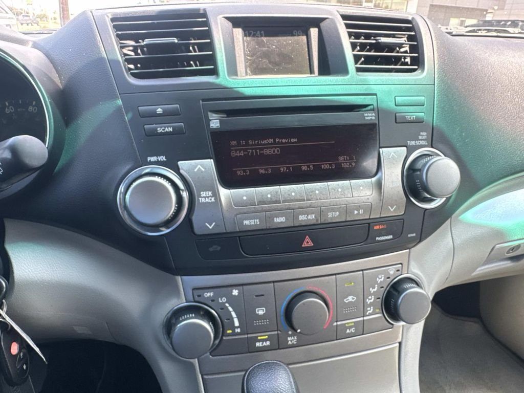 Used 2011 Silver Toyota Base image 24