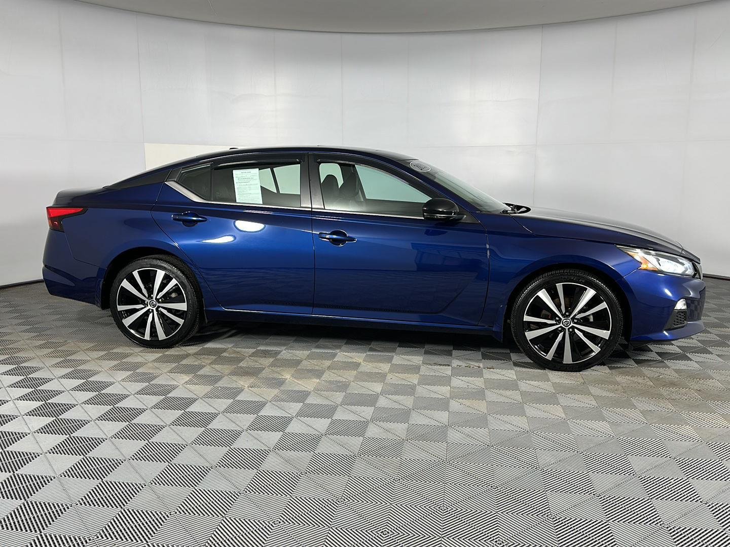 Used 2021 Deep Blue Pearl Nissan 2.5 SR image 4