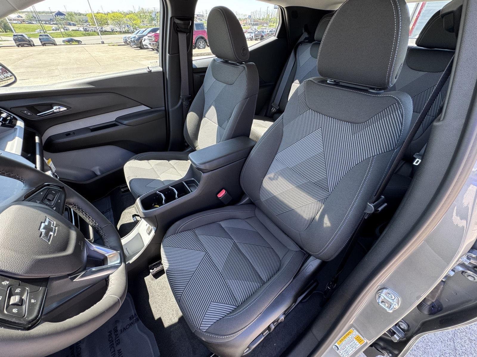 2027 Chevrolet Bolt LT - Photo 6