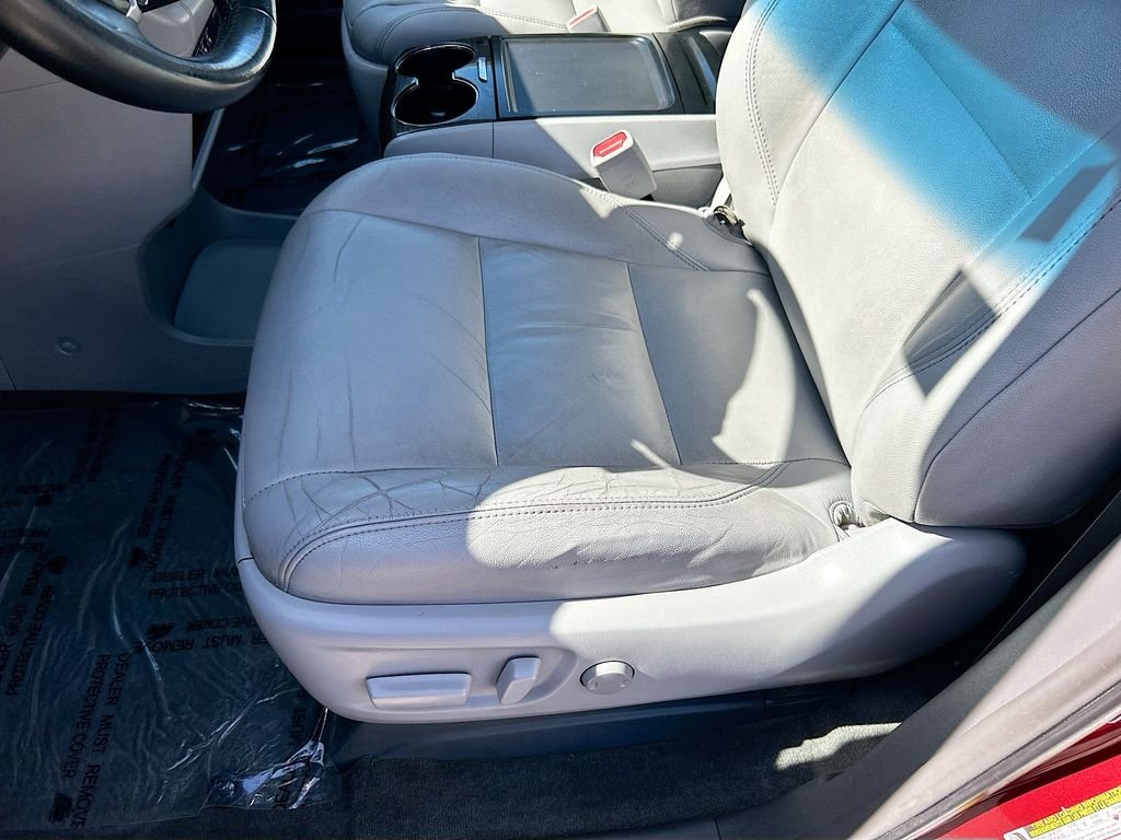 Used 2015 Salsa Red Pearl Toyota XLE image 19