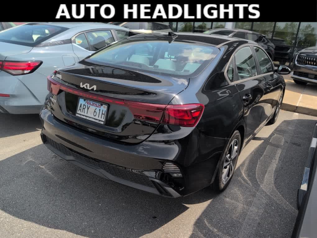 Used 2023 Aurora Black Kia LXS image 4