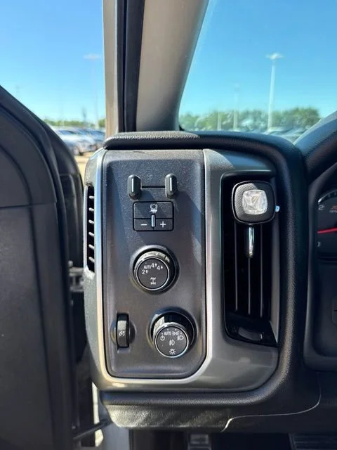 Used 2017 SILVER ICE METALLIC Chevrolet LT image 16