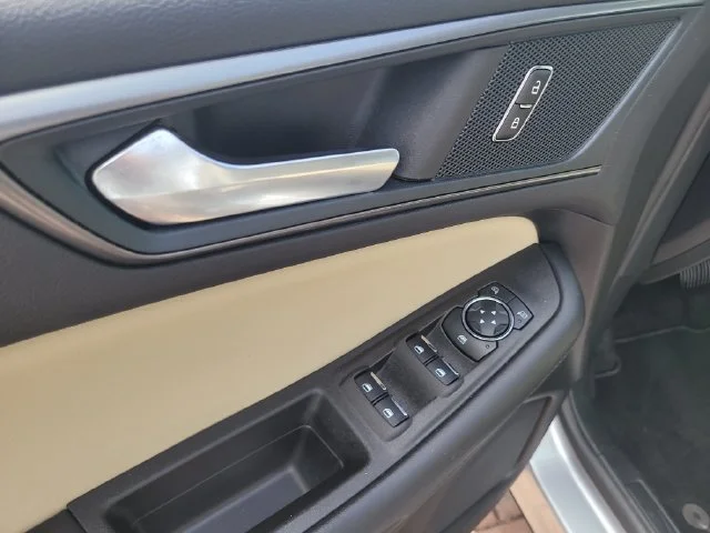 Used 2024 Silver Ford SE image 17