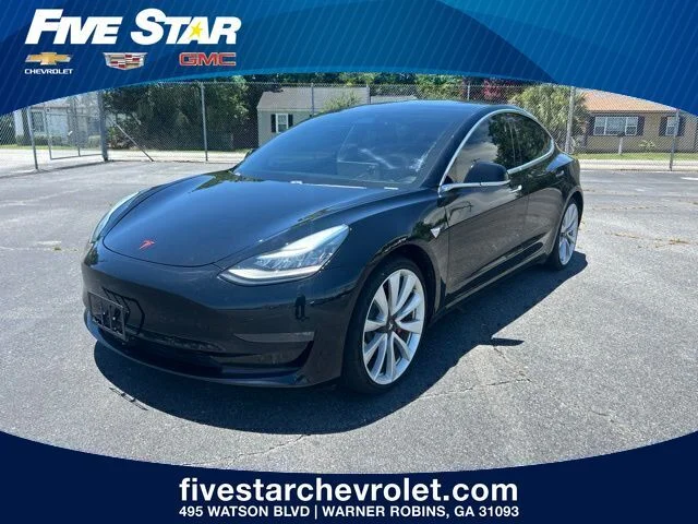 Used 2018  Tesla Long Range image 1