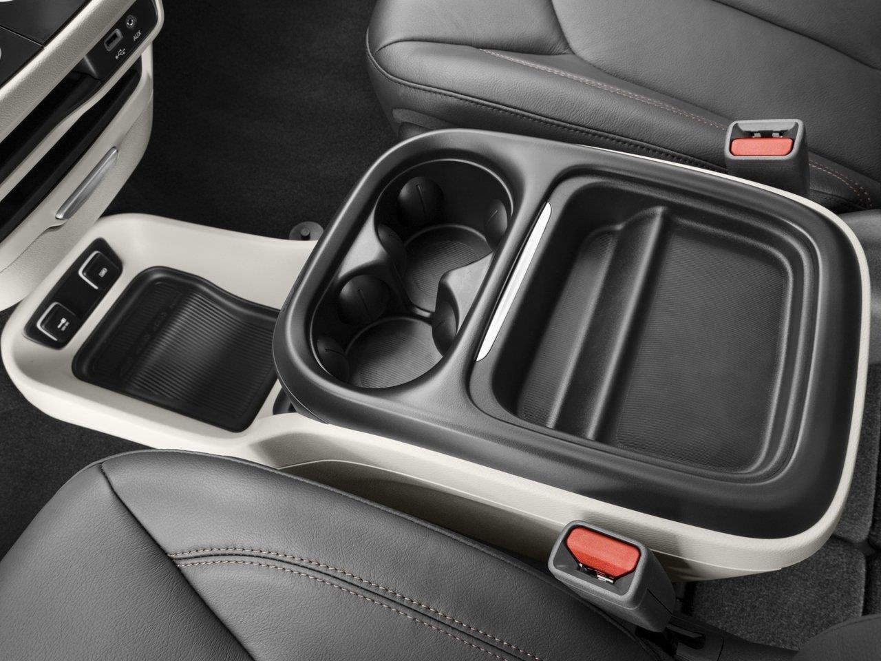 Used 2017 Tusk White Chrysler Touring-L image 9