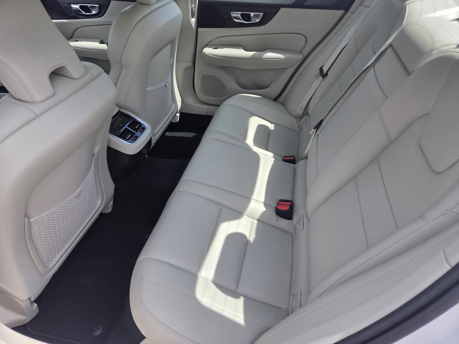 Used 2022 Crystal White Metallic Volvo Inscription image 34