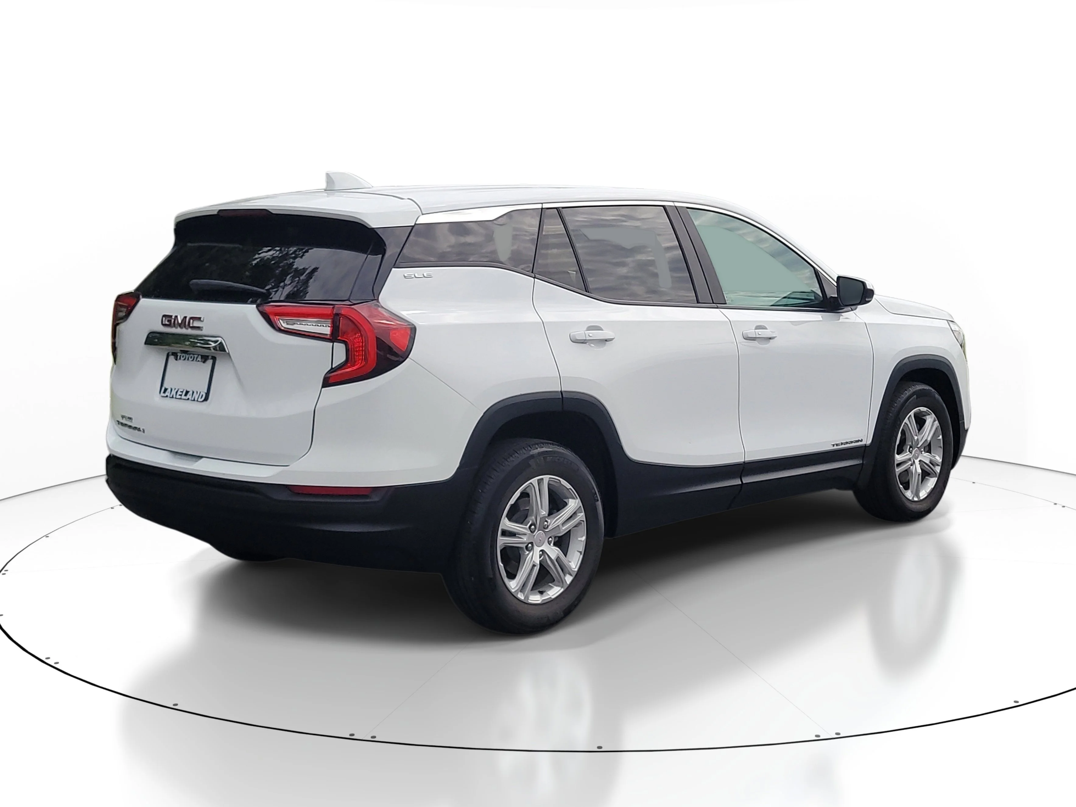 Used 2024 Summit White GMC SLE image 6
