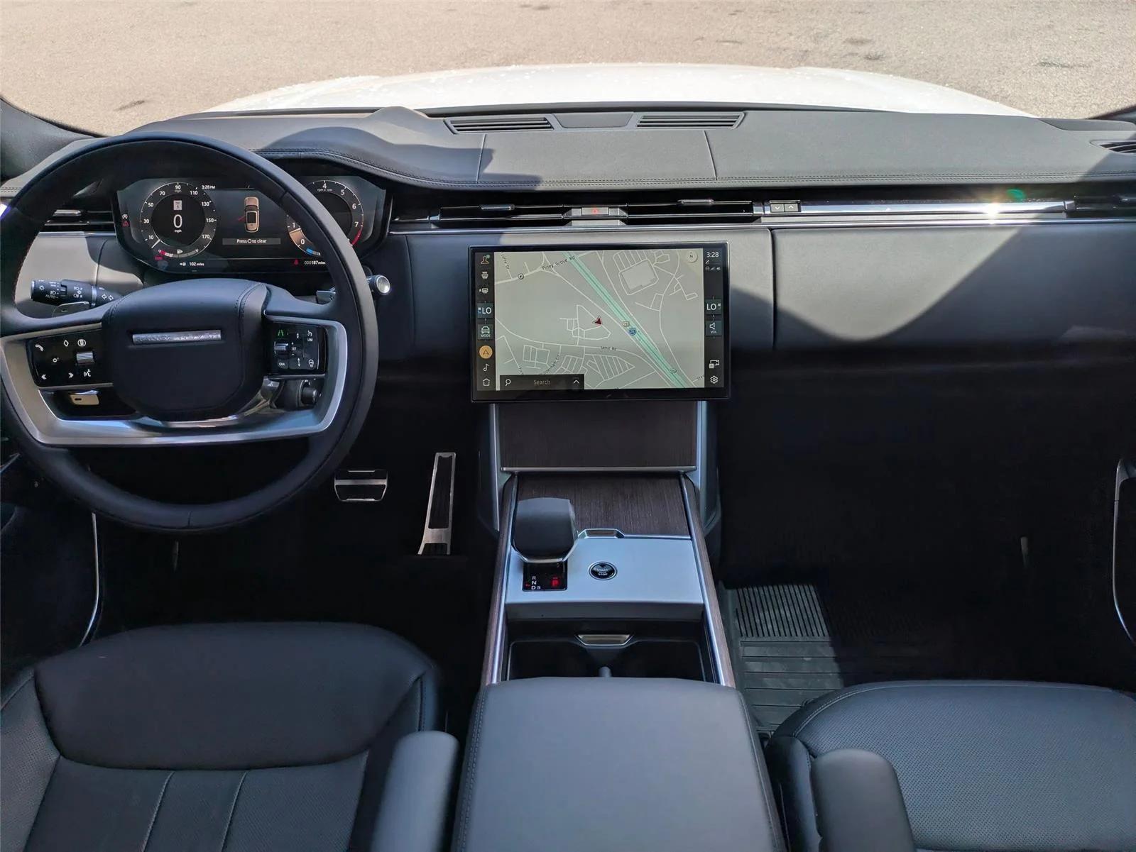 Used 2025  Land Rover SE image 27