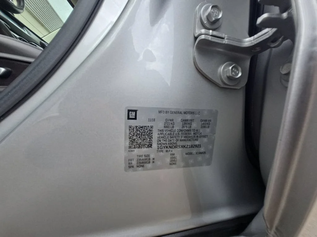Used 2019 RADIANT SILVER METALLIC Cadillac Luxury AWD image 31