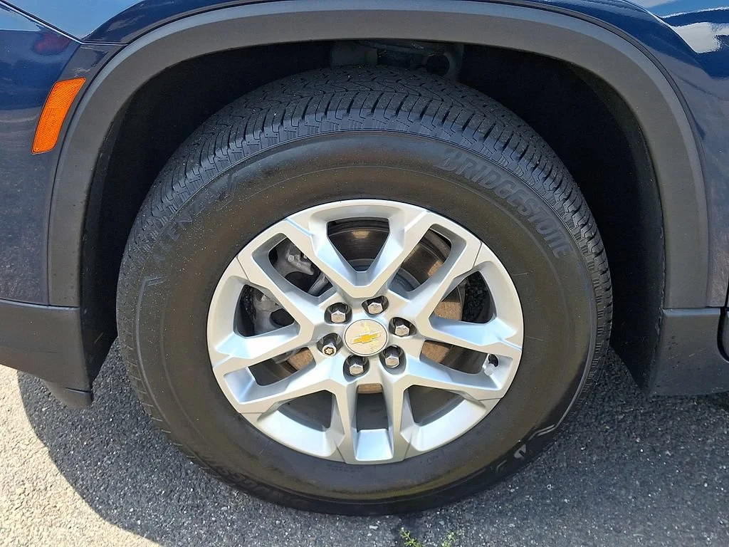 Used 2022 Northsky Blue Metallic Chevrolet LS image 29