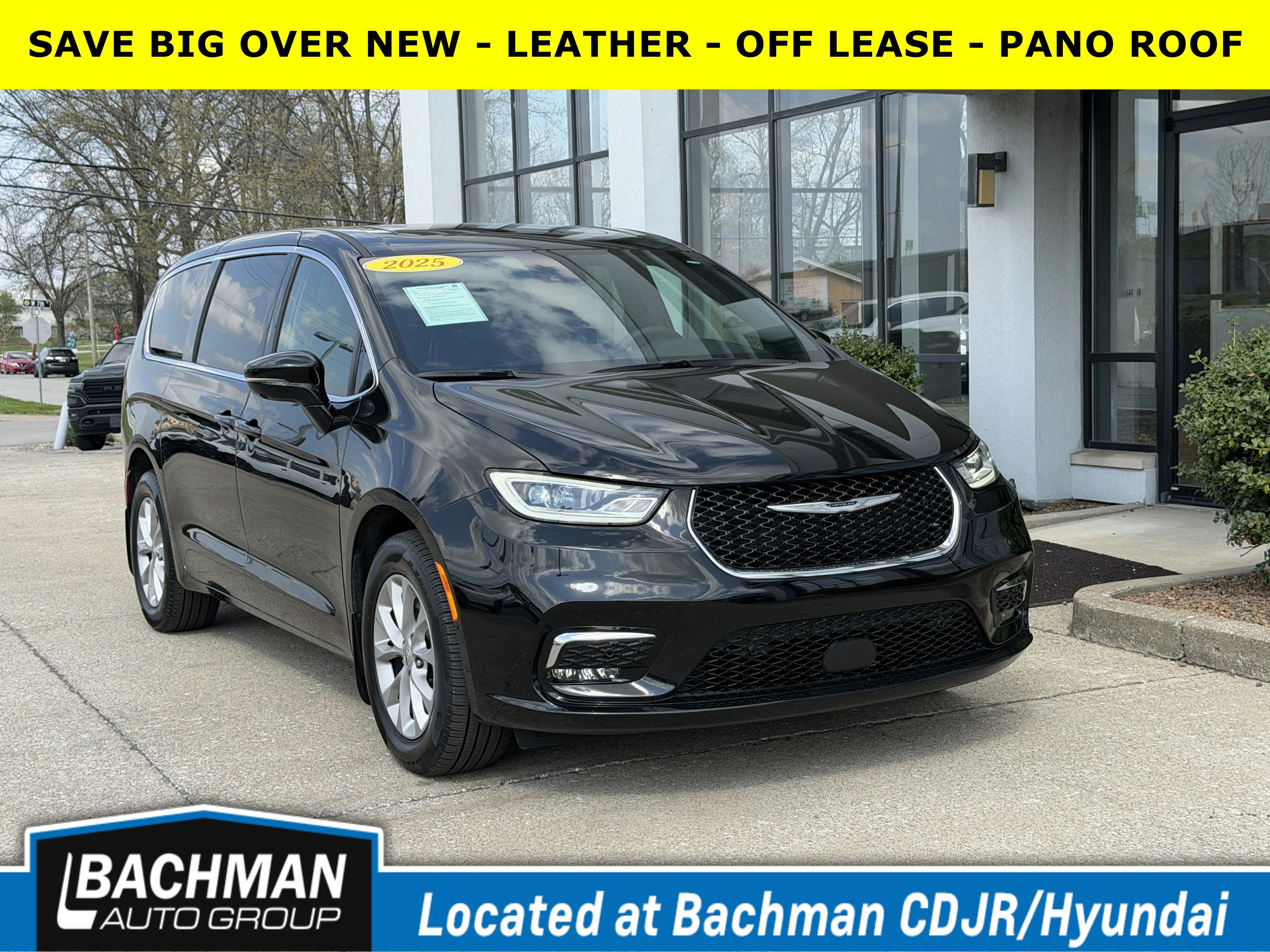 2025 Chrysler Pacifica Select AWD's photo