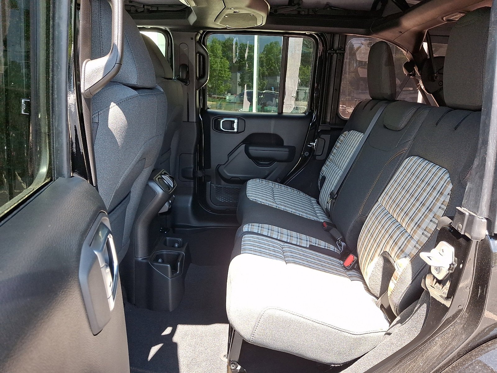 New 2026 Black Clear-Coat Exterior Paint Jeep 85th Anniversary image 6