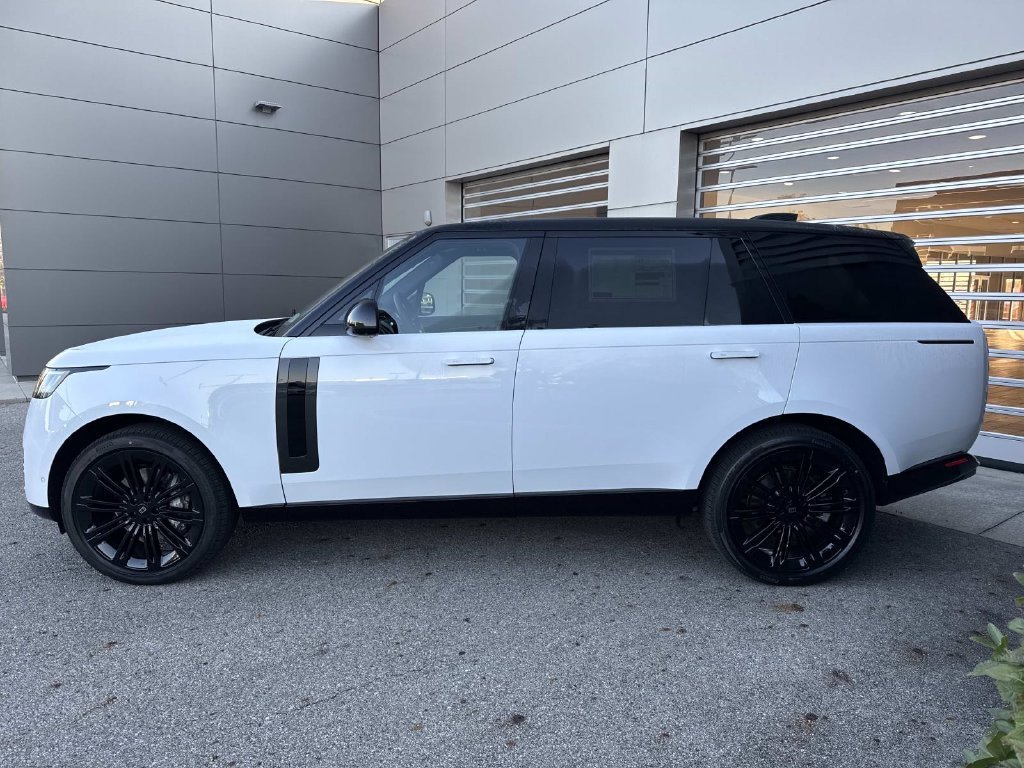 New 2027 Fuji White LAND ROVER  image 4