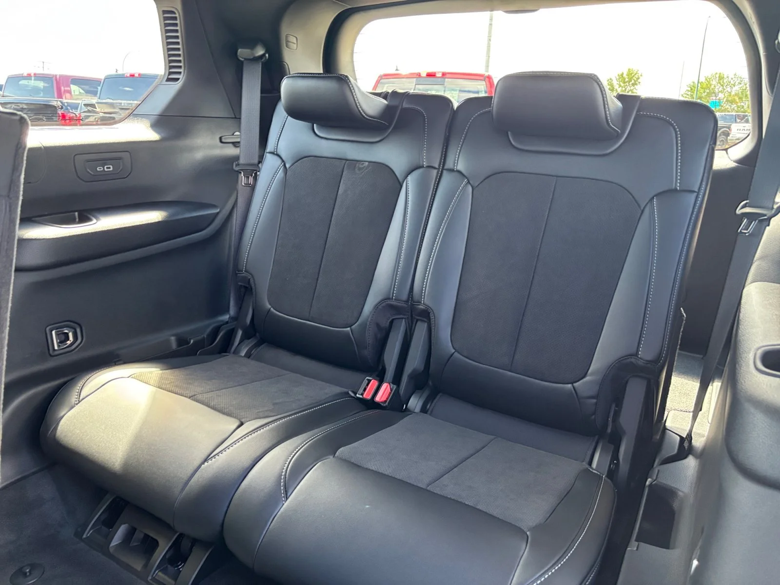 New 2026 Diamond Black Crystal Pearl Jeep Altitude image 24