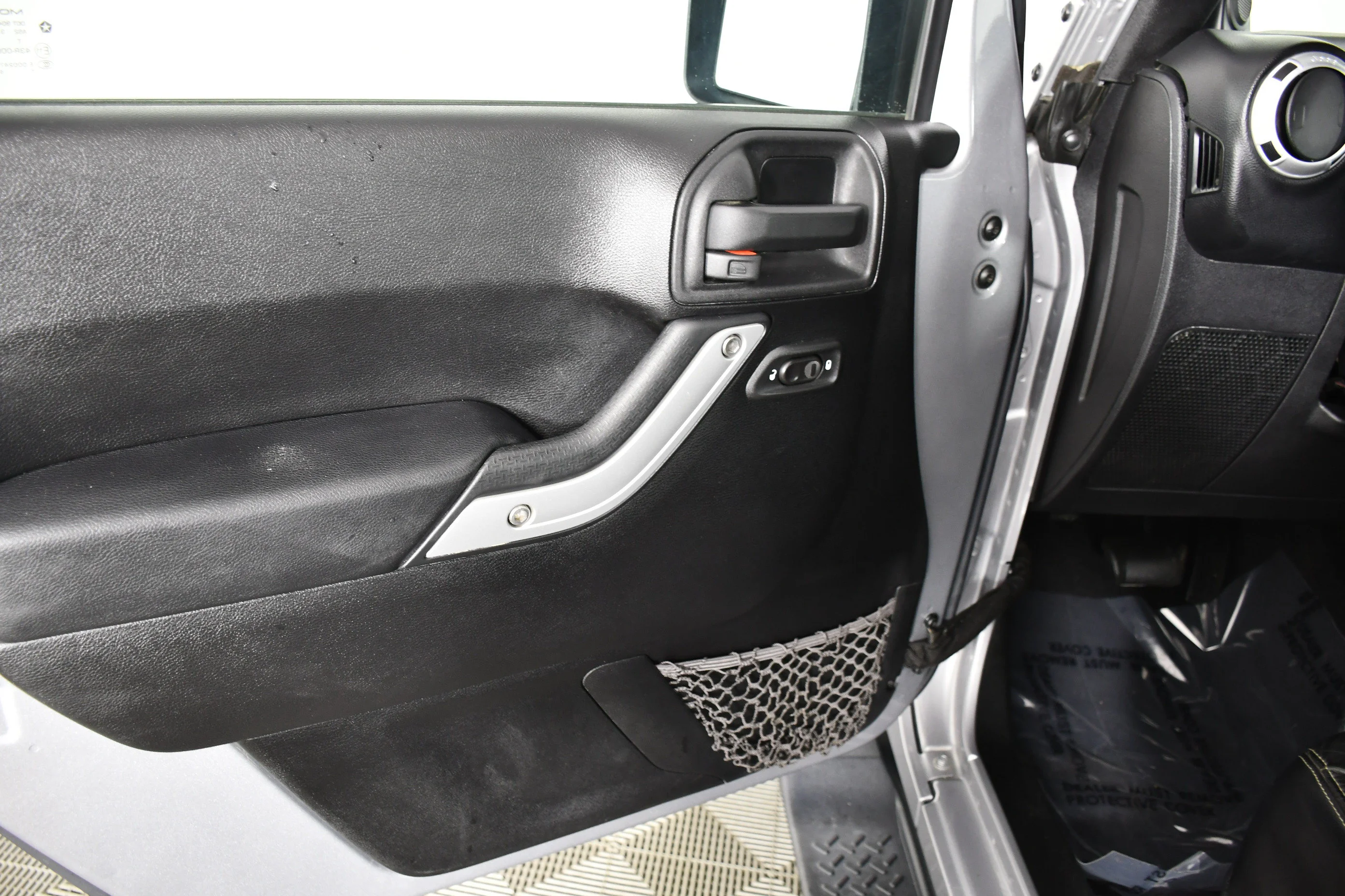 Used 2013 Billet Silver Metallic Jeep Sahara image 34