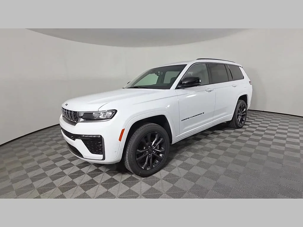 New 2026 Bright White Clear-Coat Exterior Paint Jeep Limited Reserve image 44