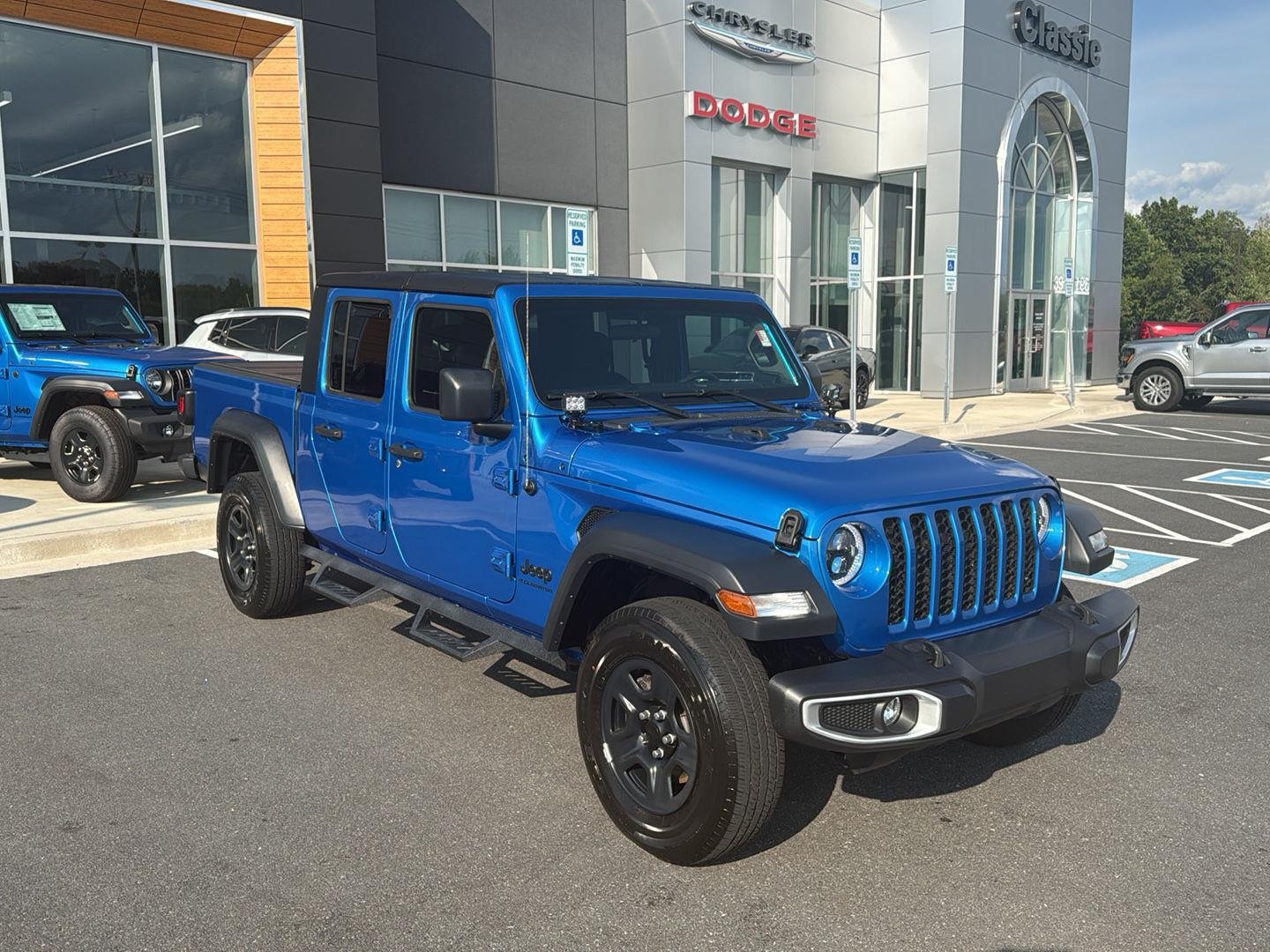 Used 2023 Hydro Blue Pearlcoat Jeep Sport image 3