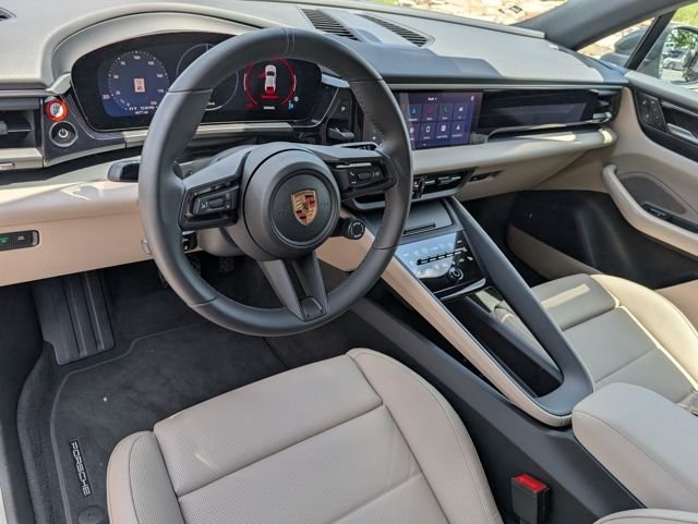 Used 2025 Green Porsche  image 4