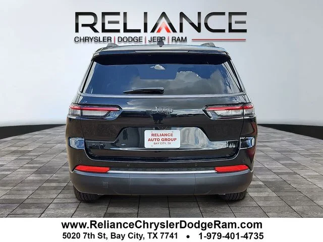 New 2026 Diamond Black Crystal Pearl-Coat Exterior Paint Jeep Altitude image 6