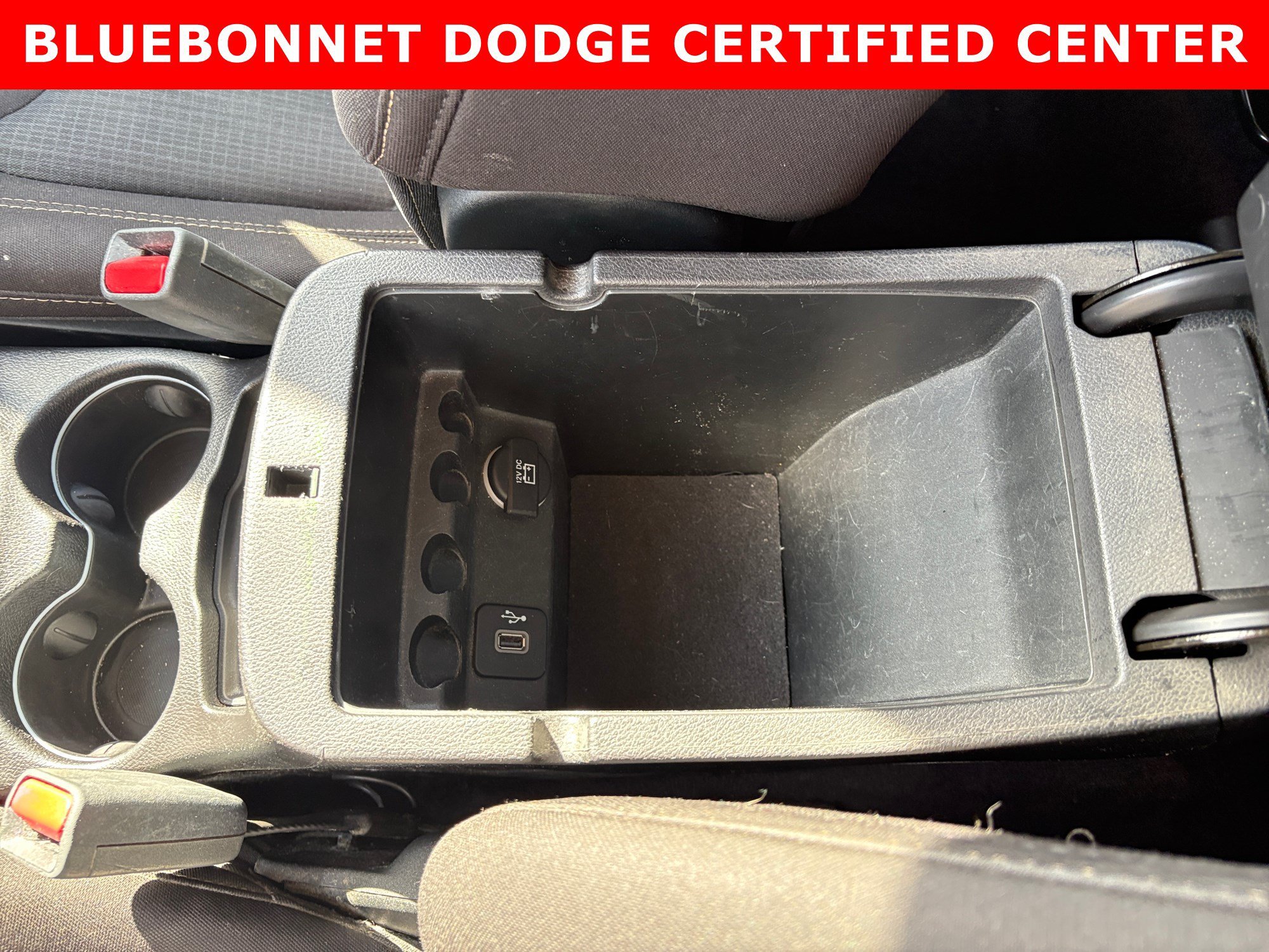 Used 2017 Bright White Clearcoat Jeep Latitude image 27