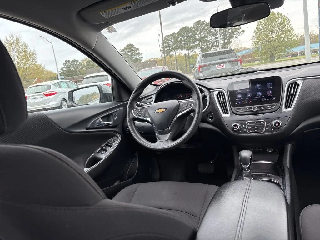 Used 2024 Gray Chevrolet LT image 9