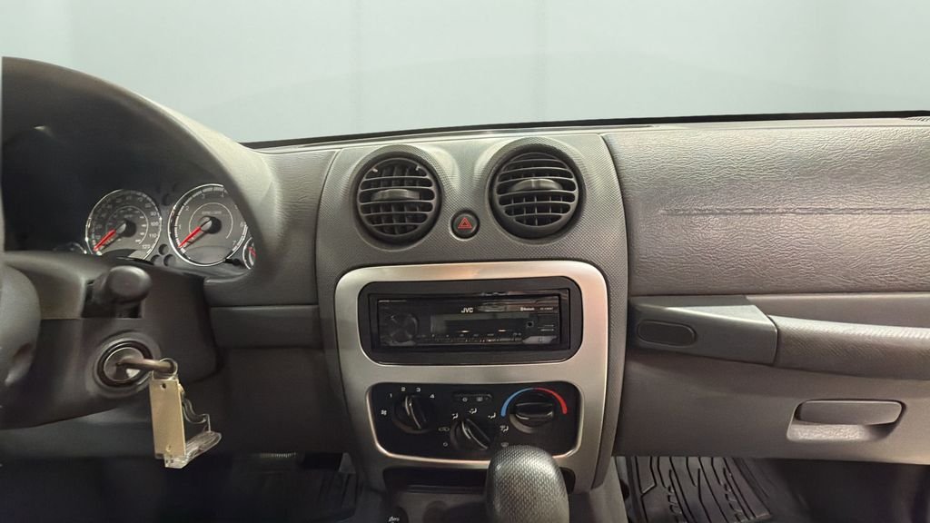 Used 2006 White Jeep Limited image 11