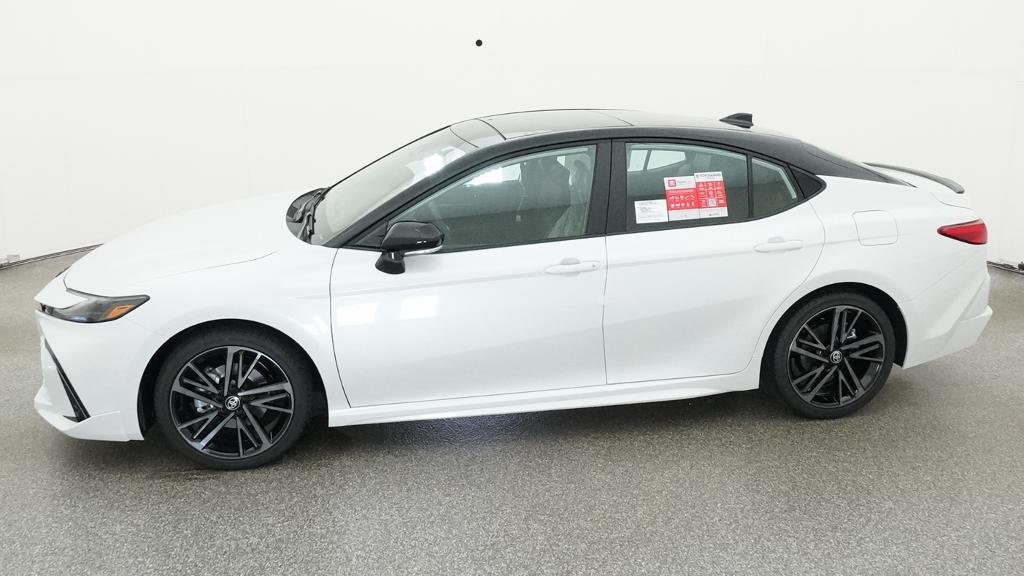 New 2026 Wind Chill Pearl with Midnight Black Metallic roof Toyota XSE image 3
