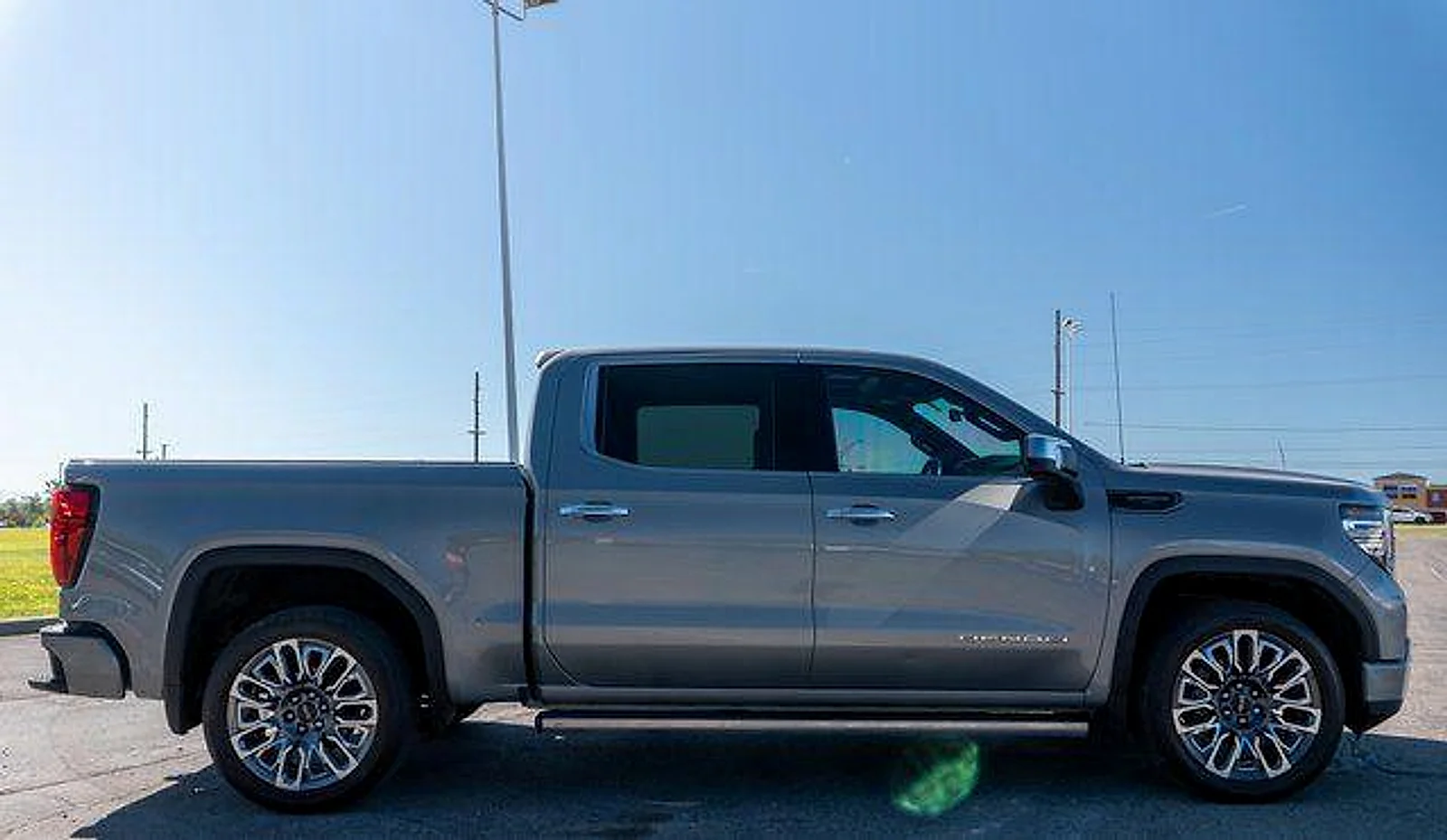 Used 2023  GMC Denali Ultimate image 5