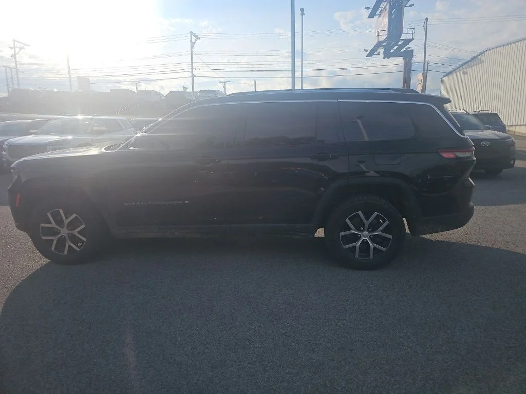 Used 2023 Black Jeep Limited image 5