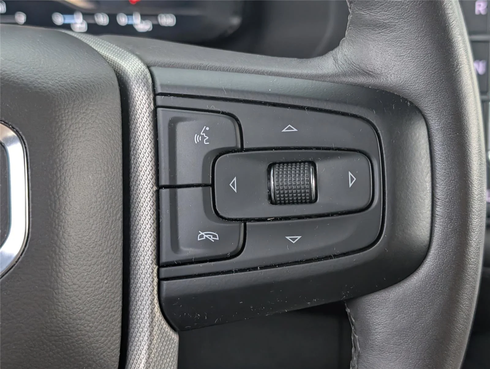 Used 2022 White Frost Tricoat GMC Denali image 30