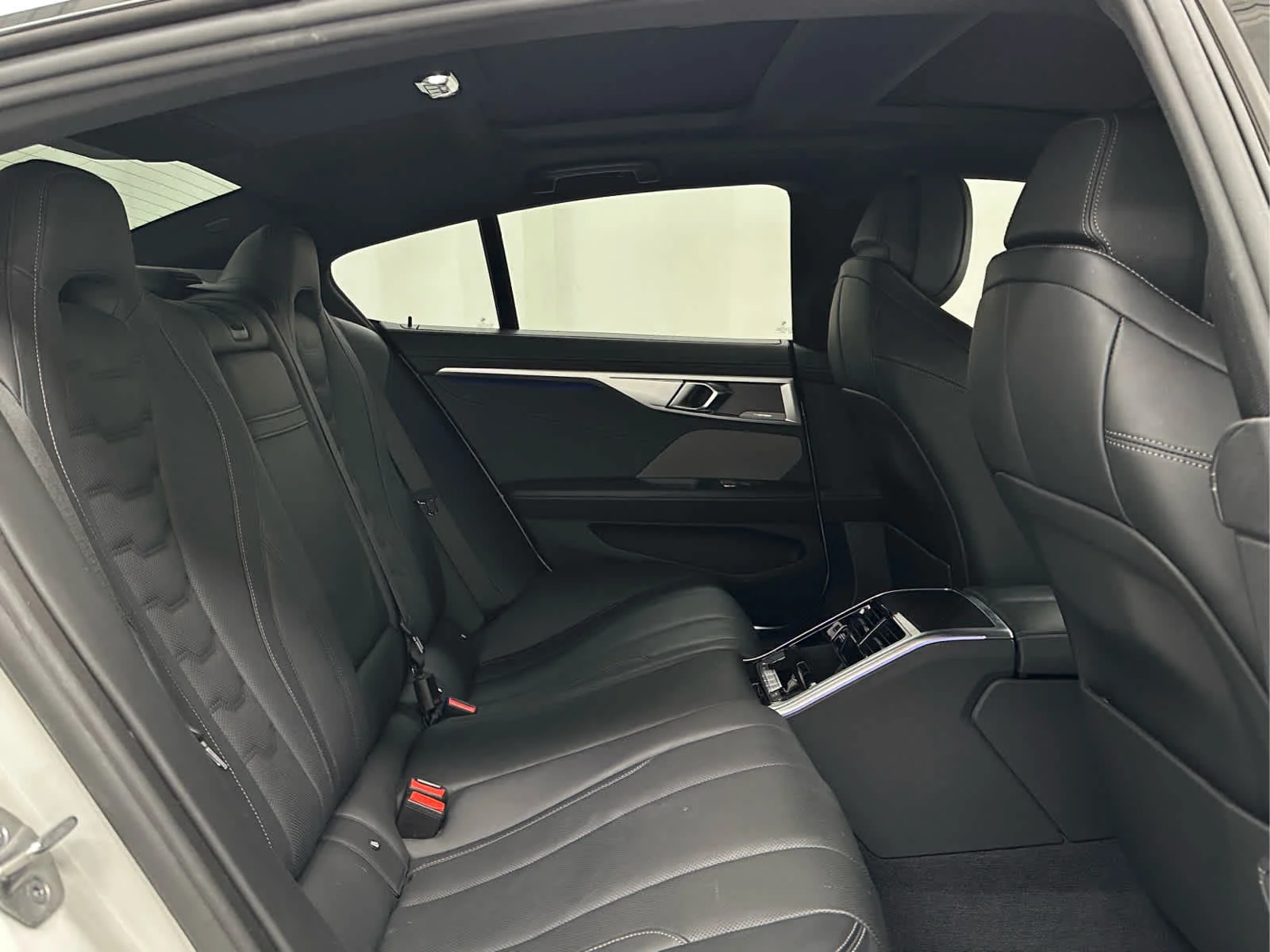 Used 2022 Mineral White Metallic BMW M850i image 21