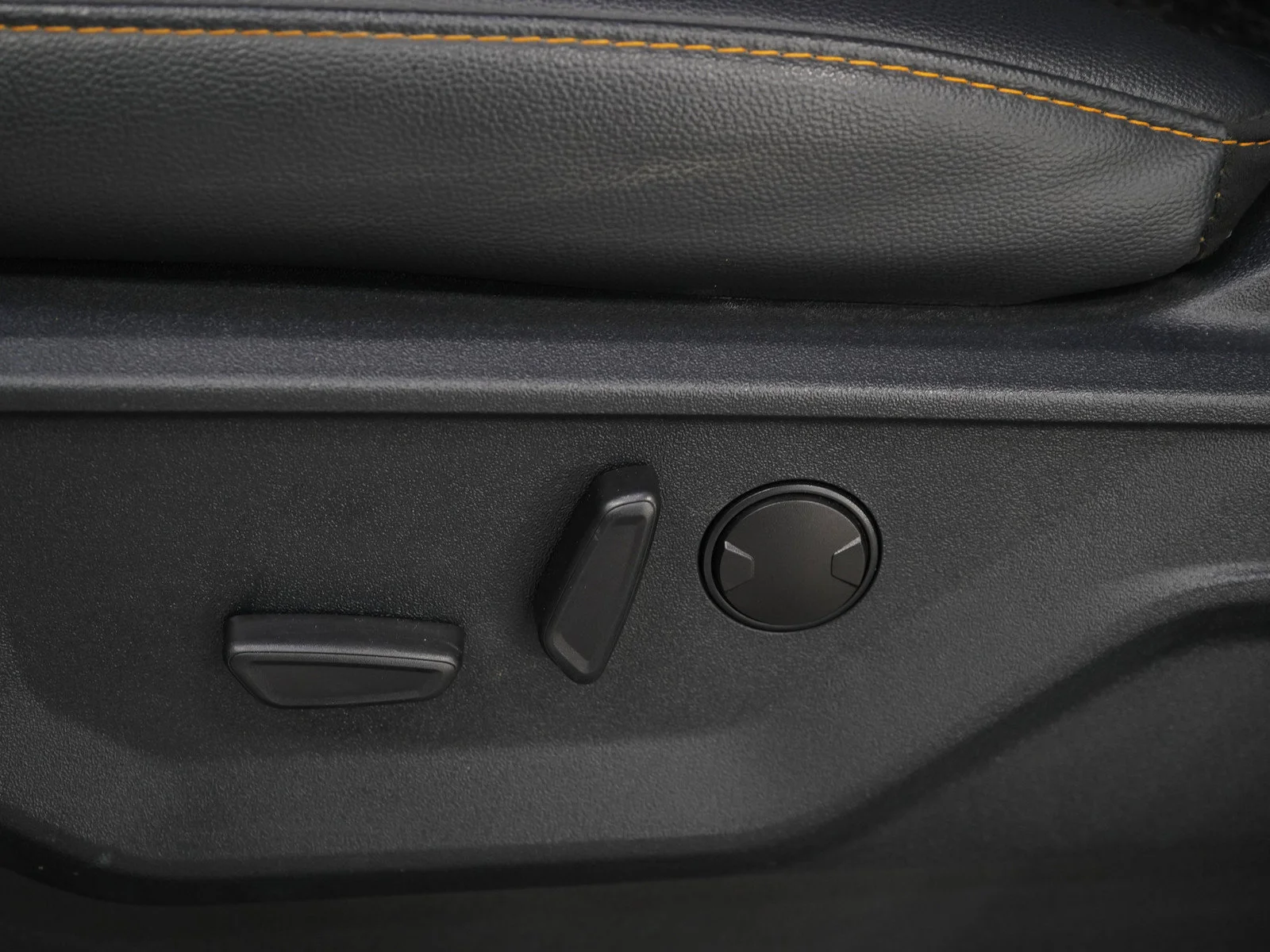Used 2025 Carbonized Gray Metallic Ford Tremor image 25