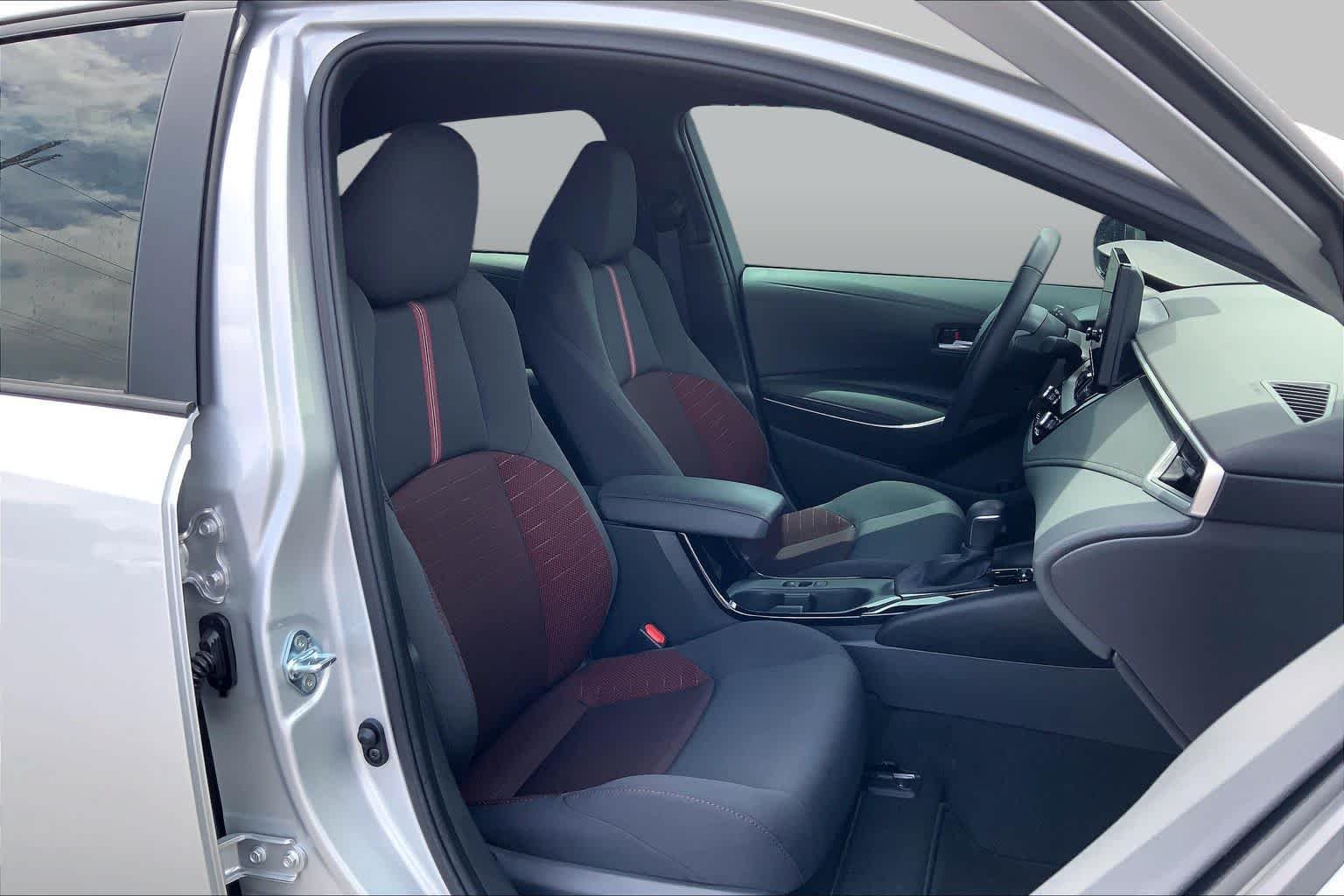 Used 2023 Classic Silver Metallic Toyota SE image 9