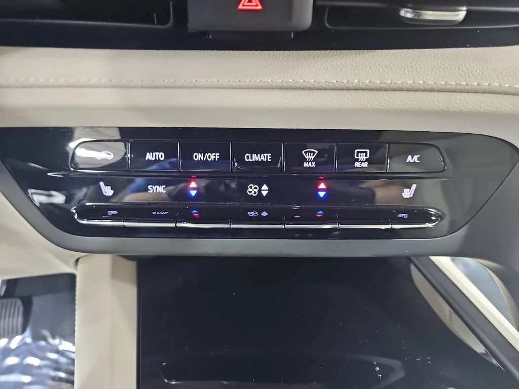Used 2023 SAPPHIRE METALLIC Buick Preferred image 26