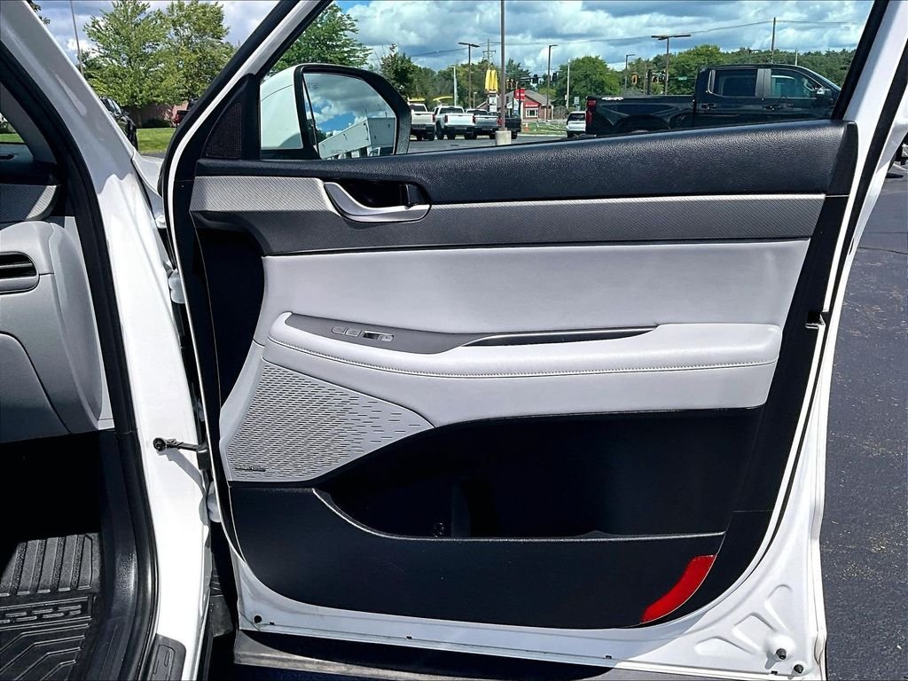 Used 2023 White Hyundai SEL image 12