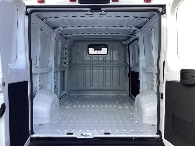 New 2026 Bright White Clearcoat Ram PROMASTER 1500 TRADESMAN CARGO VAN LOW ROOF 136
