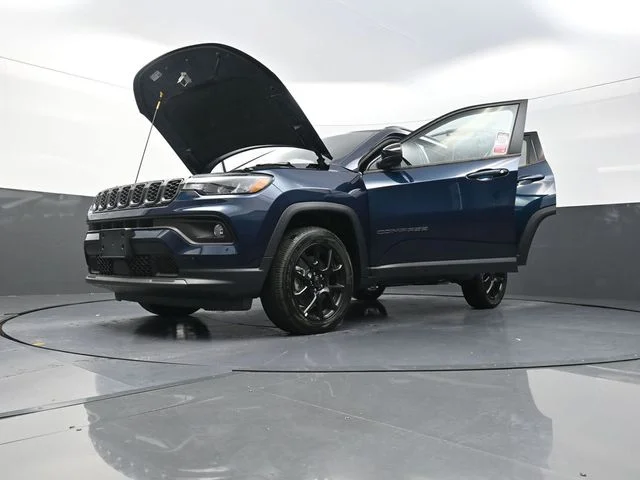 New 2026 Fathom Blue Pearl-Coat Exterior Paint Jeep Latitude image 34